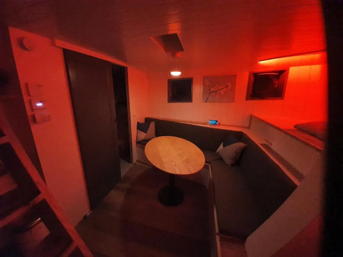 Hotel De Coaster & Aquarium Ponton Rotterdam