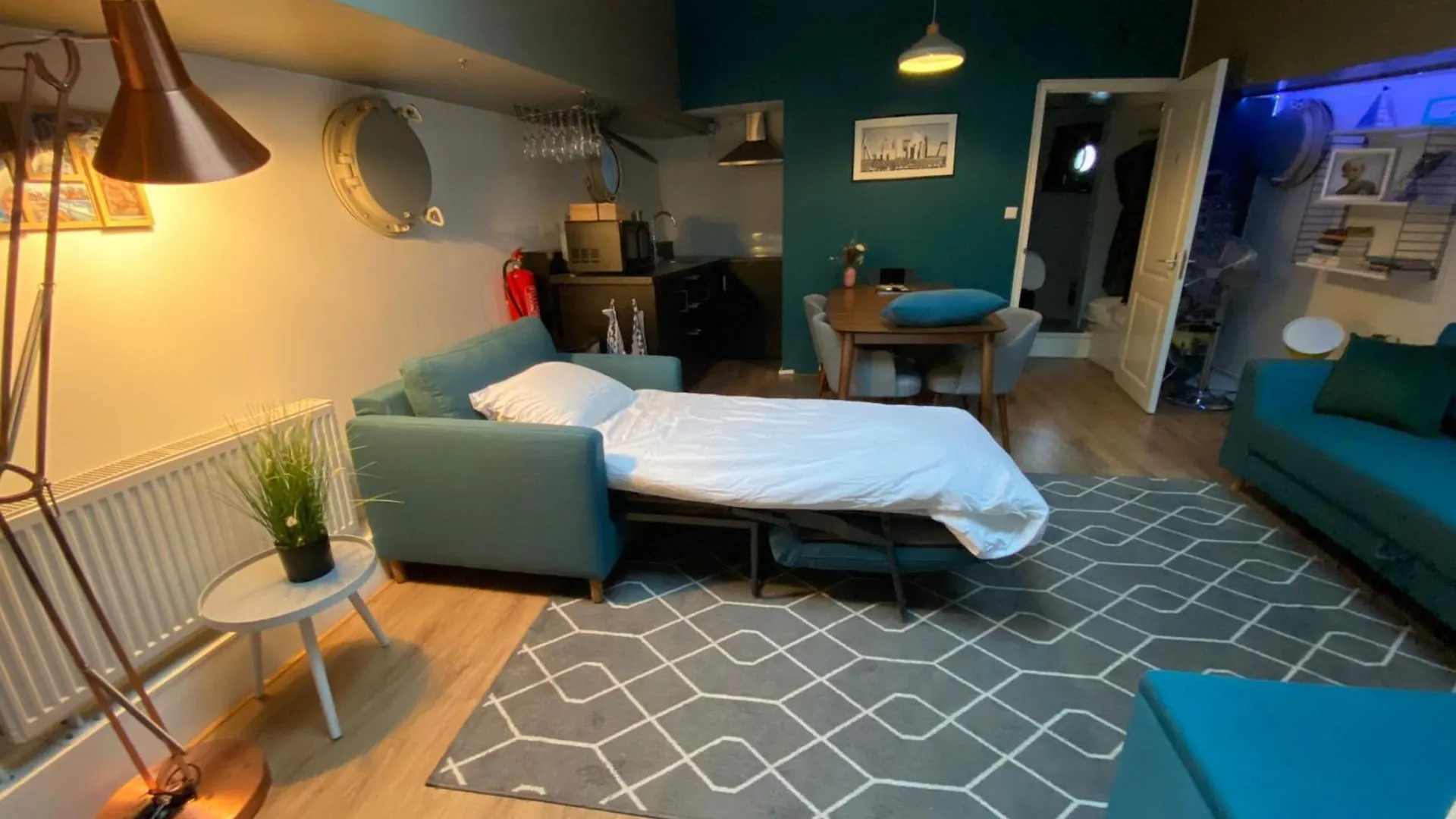 Botel Hotel De Coaster & Aquarium Ponton Rotterdam