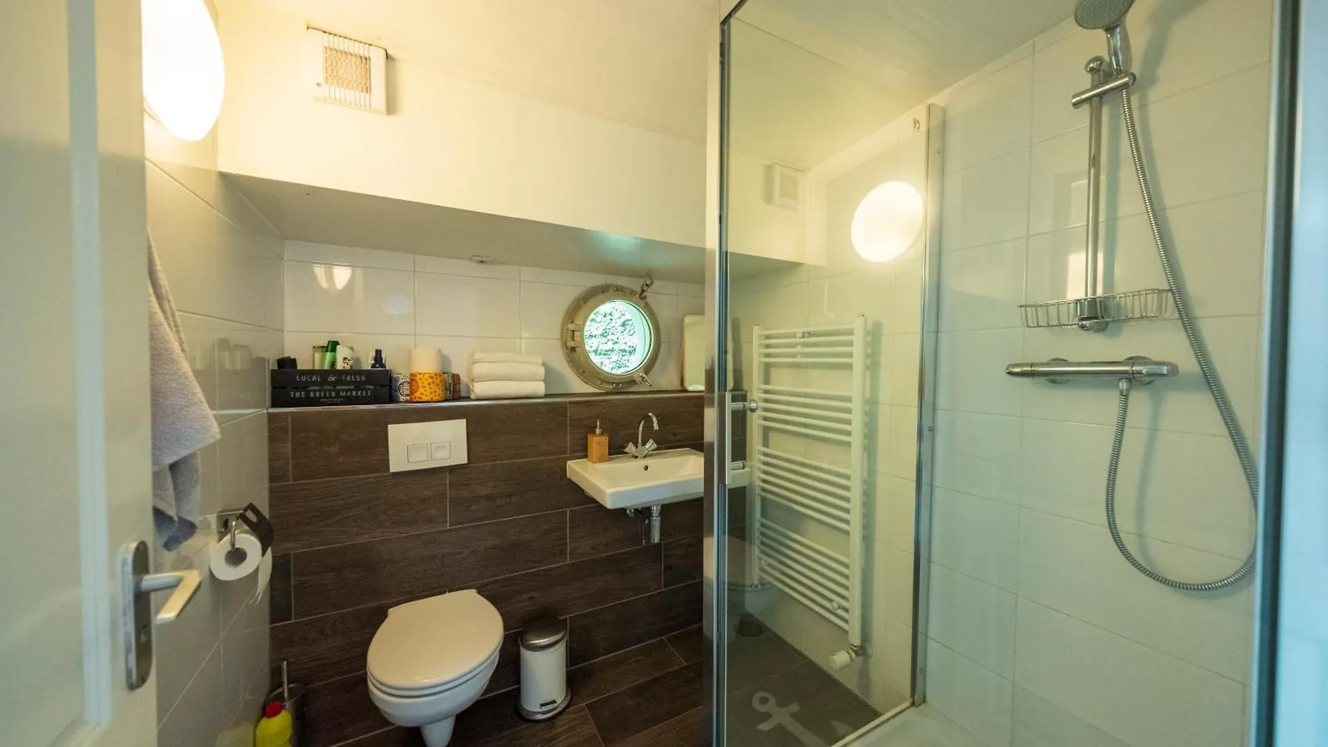 Hotel De Coaster & Aquarium Ponton Rotterdam Botel