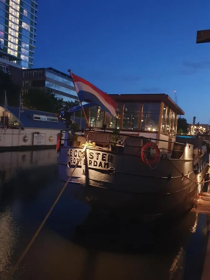 Hotel De Coaster & Aquarium Ponton à Rotterdam Pays-Bas