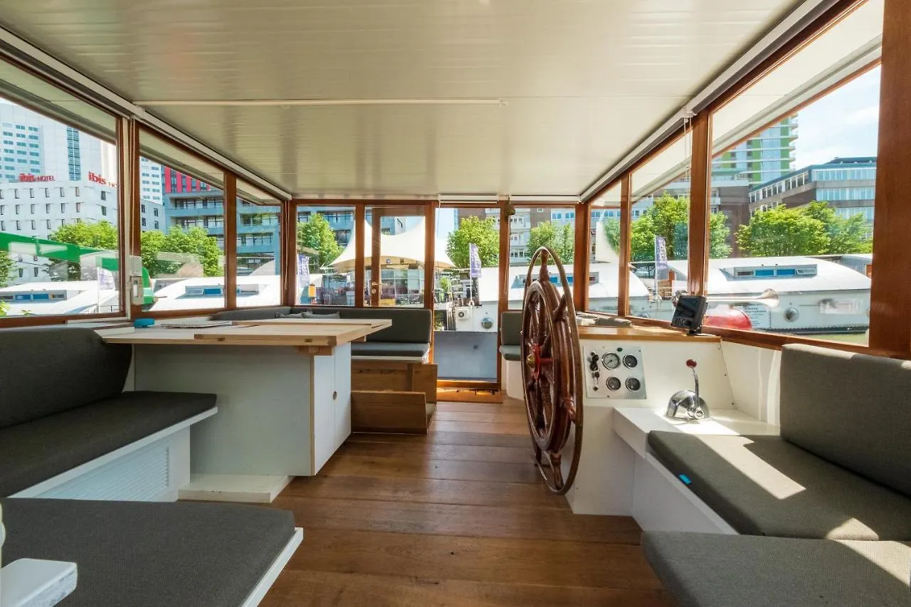 Bateau-hôtel Hotel De Coaster & Aquarium Ponton à Rotterdam