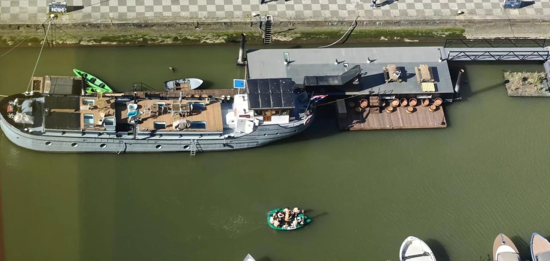 Hotel De Coaster & Aquarium Ponton à Rotterdam